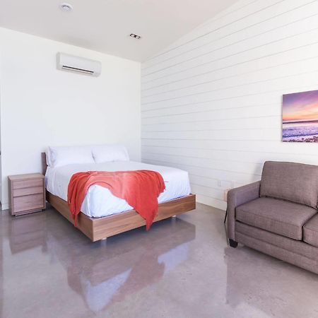 Quarterdeck Beachside Villas & Lofts Summerville Centre Екстериор снимка