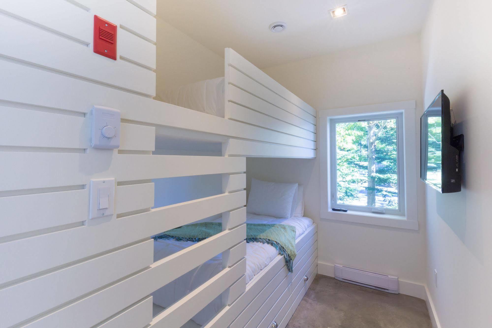 Quarterdeck Beachside Villas & Lofts Summerville Centre Екстериор снимка